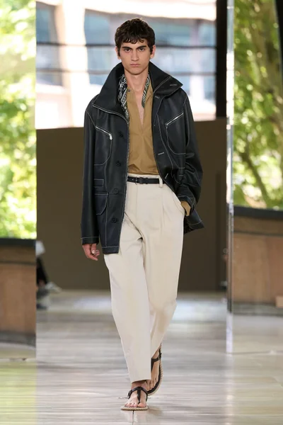 Look 4